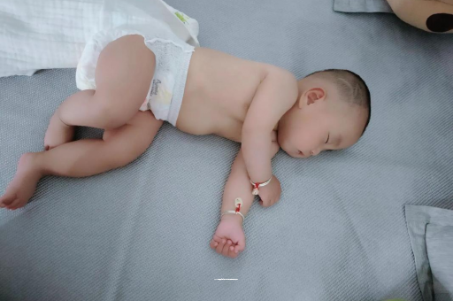 靖江三个月宝宝抬头不稳